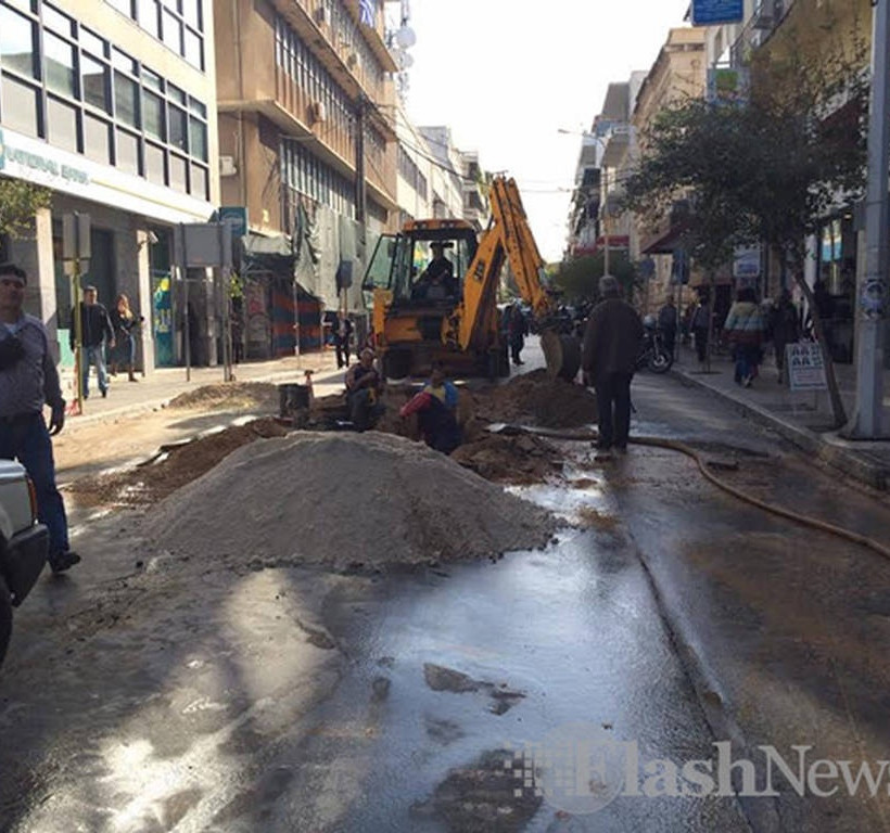 Χωρίς νερό τα Χανιά λόγω βλάβης σε κεντρικό αγωγό 