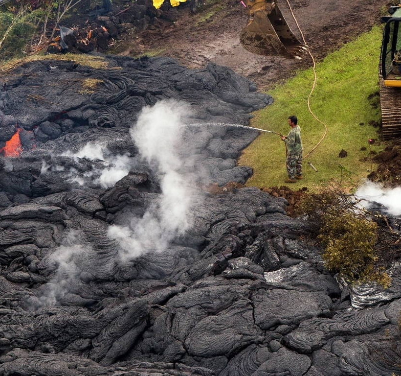 Χαβάη: Λάβα ηφαιστείου κατέστρεψε ένα σπίτι (pics+vid)