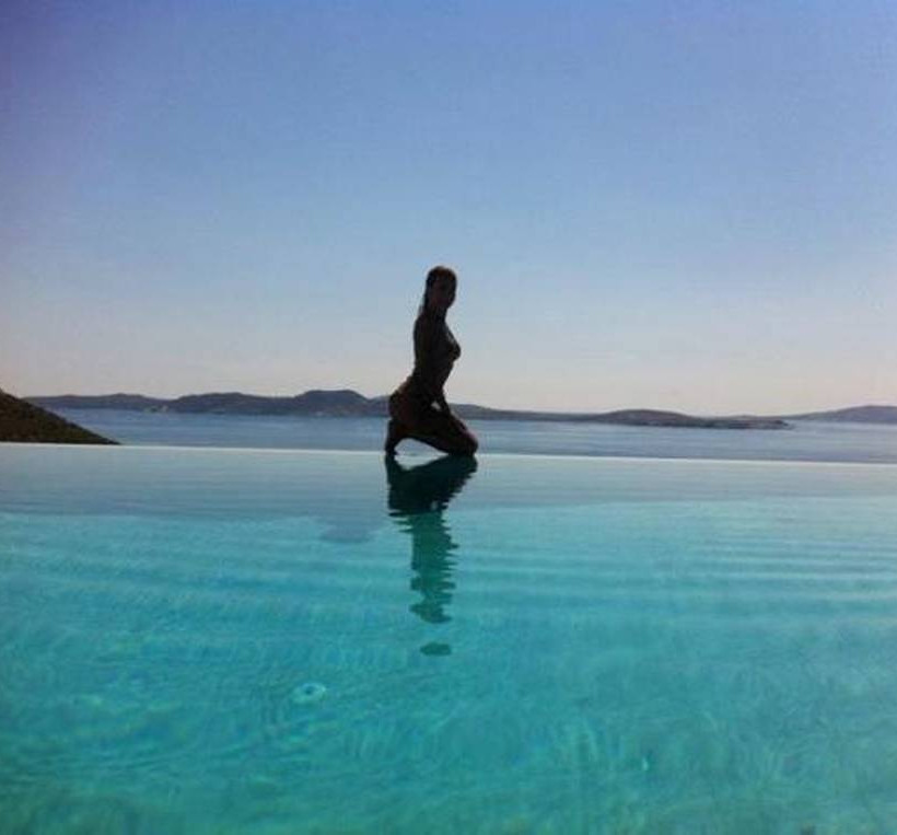 Έβαλε πωλητήριο στο σπίτι της στη Μύκονο η Χριστίνα Παππά