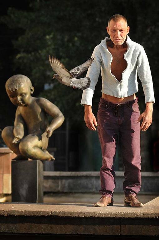 Ο άστεγος με την μεγαλύτερη γκαρνταρόμπα στον κόσμο  