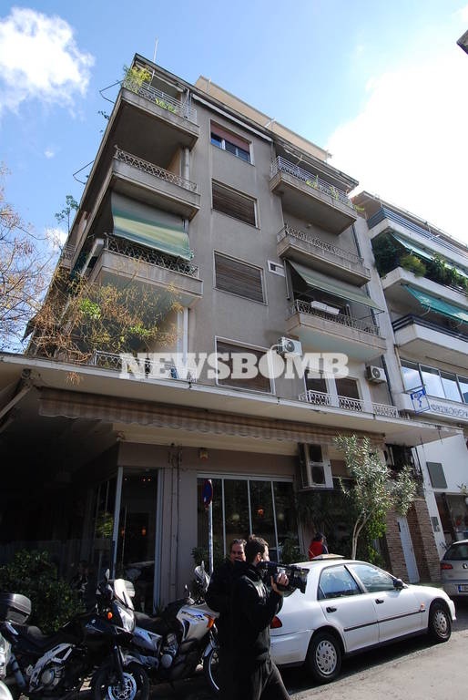 Νεκρός με χτυπήματα στο πρόσωπο ο Μένης Κουμανταρέας (pics)