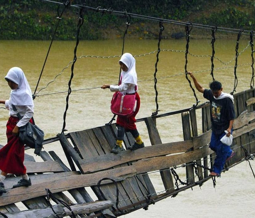 Οι 20 πιο επικίνδυνες διαδρομές για το σχολείο (photos)