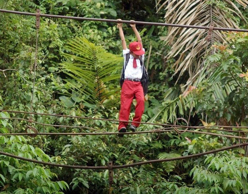 Σκαρφάλωμα 30 πόδια από το έδαφος... Ινδία