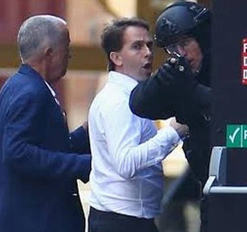 Ισλαμιστής κρατά ομήρους σε καφετέρια στο Σίδνεϊ