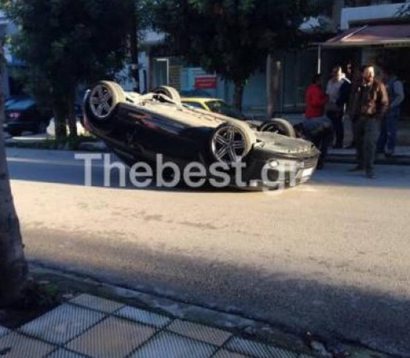 Πάτρα: Έβρεξε... αυτοκίνητο μετά από τροχαίο (pics)