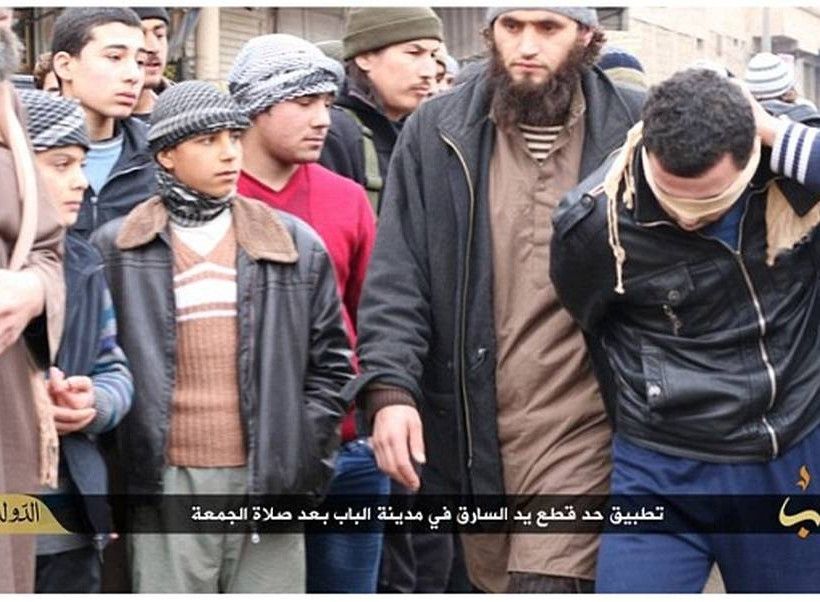 Φρίκη: Τζιχαντιστές σταυρώνουν και ακρωτηριάζουν «ενόχους»