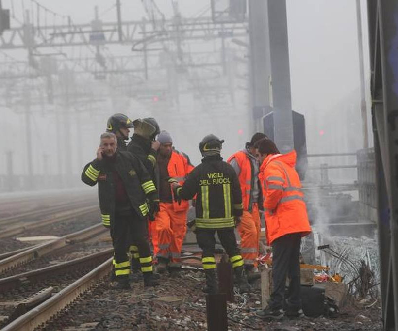 Πυρκαγιά προκαλεί έμφραγμα στα τρένα στη Μπολόνια (pics)