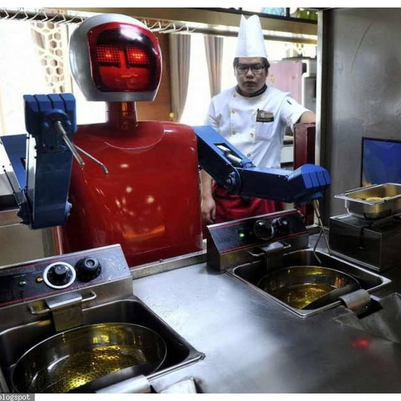 Κίνα: Ρομπότ μαγειρεύουν και σερβίρουν (pics)