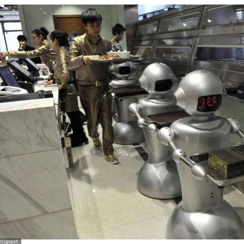 Κίνα: Ρομπότ μαγειρεύουν και σερβίρουν (pics)