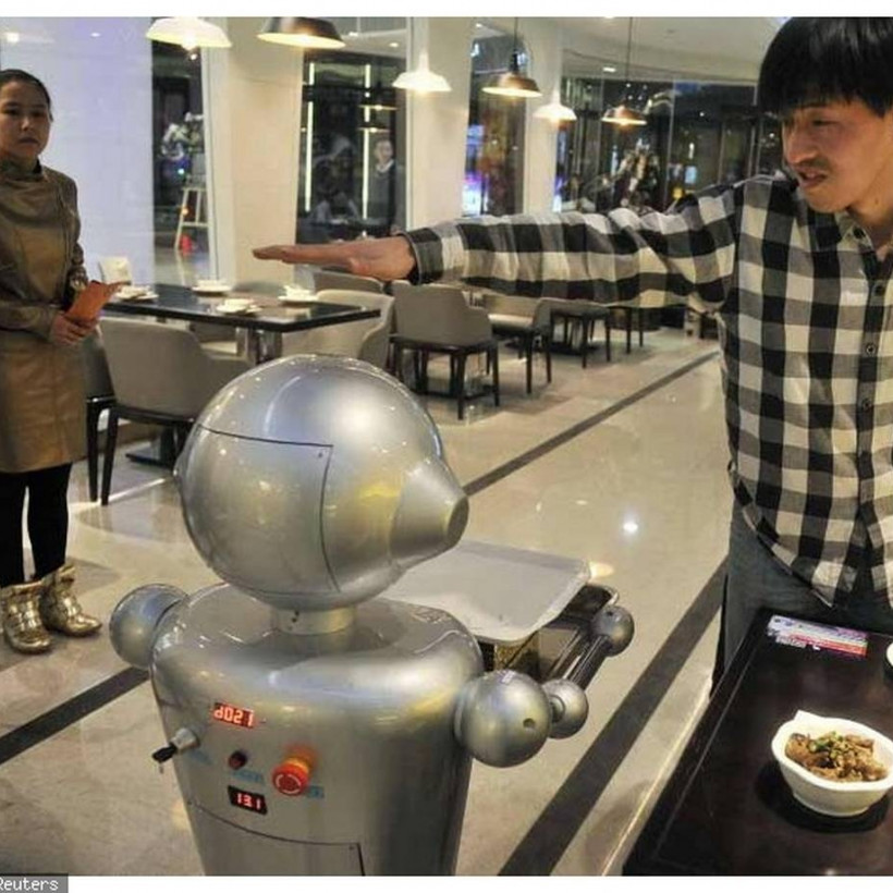 Κίνα: Ρομπότ μαγειρεύουν και σερβίρουν (pics)
