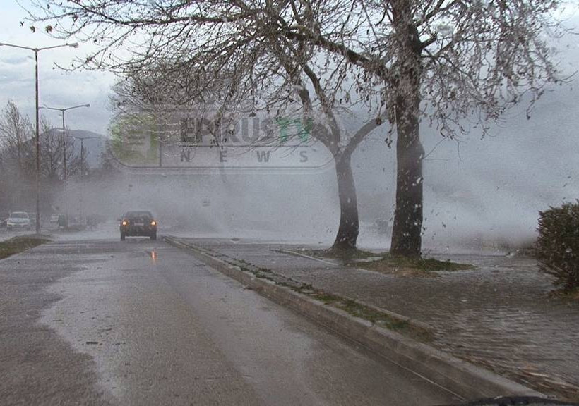 Μετρούν ζημιές στο Nησάκι των Ιωαννίνων 