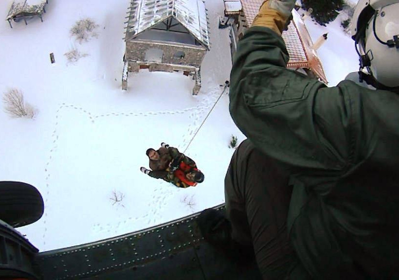 Διάσωση εγκλωβισμένων από το ΠΝ στο όρος Δίρφυ (Pics)