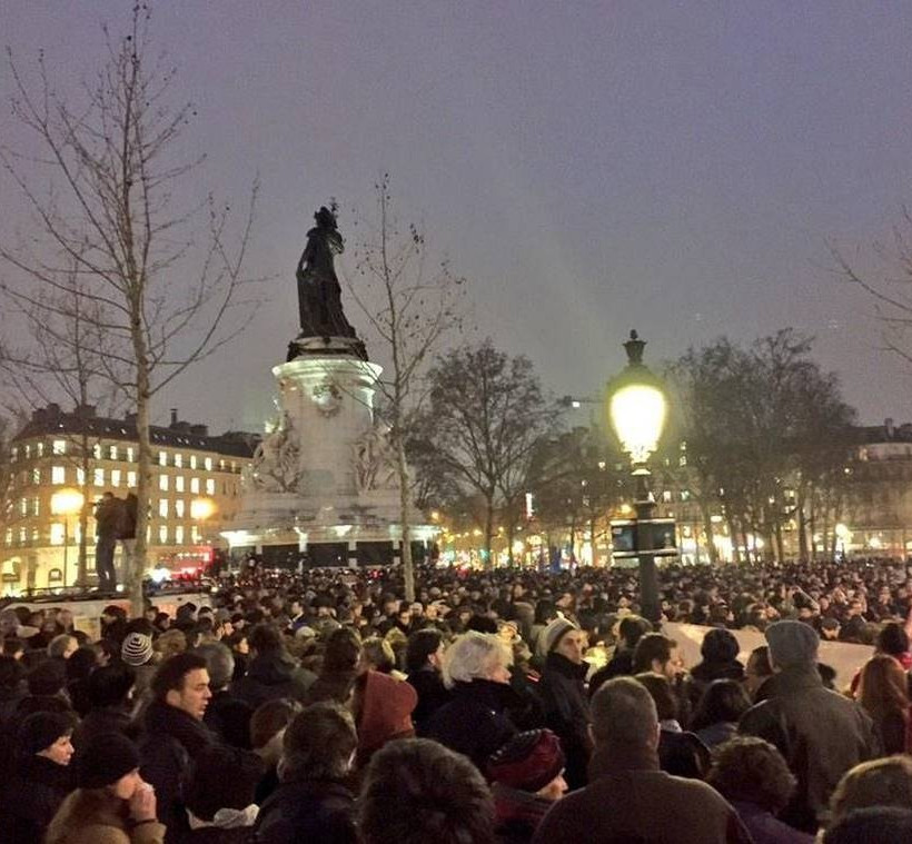 Charlie Hebdo: Η ελευθερία έκφρασης δεν πεθαίνει - Ηχηρό μήνυμα χιλιάδων πολιτών