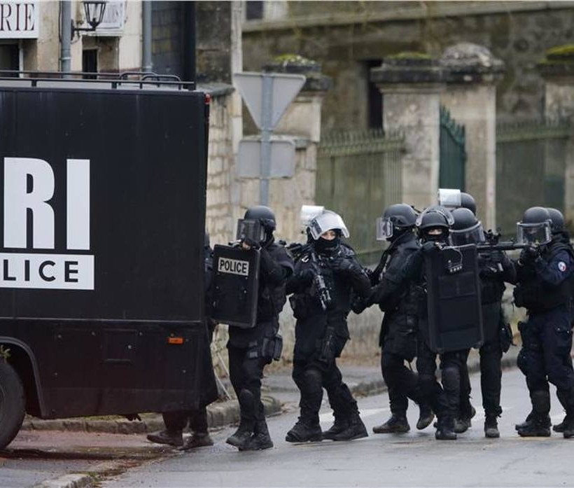 Charlie Hebdo: Συνεχίζεται για τρίτη μέρα το ανθρωποκυνηγητό στη Γαλλία