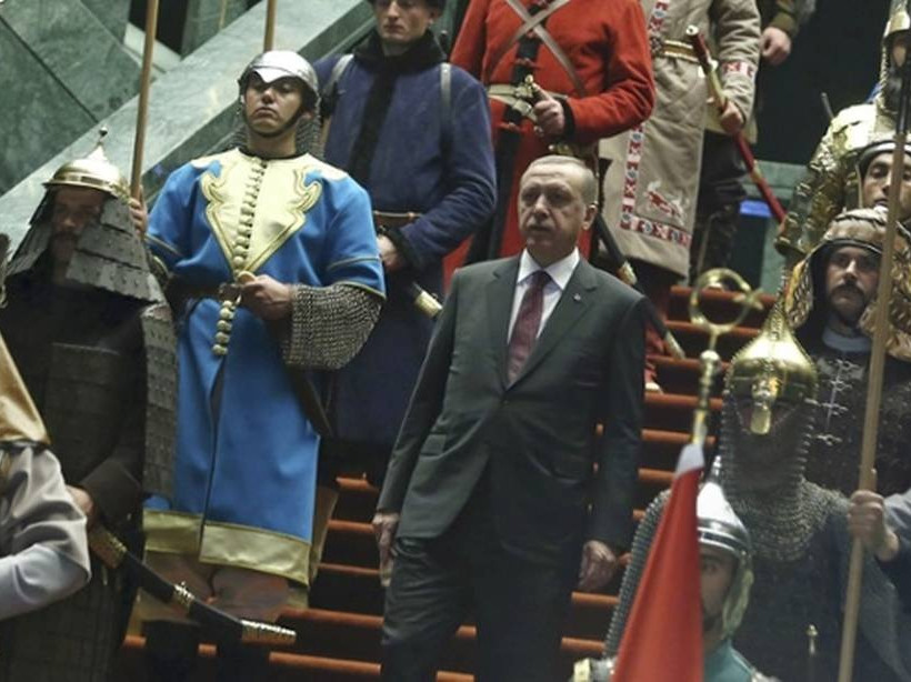 Τουρκία: «Αυτοκρατορική» φρουρά για την υποδοχή Αμπάς (photos)