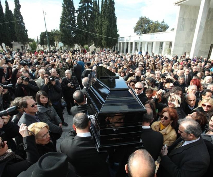 Ο τελευταίος αποχαιρετισμός στον Ντέμη Ρούσσου (pics)