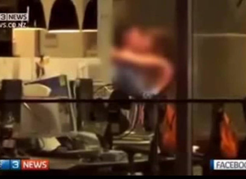 Τους έπιασαν στα πράσα ενώ έκαναν σεξ στο γραφείο (photos)