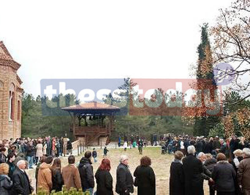 Λαϊκό προσκύνημα στον τάφο του Αγ. Παϊσίου (photos)