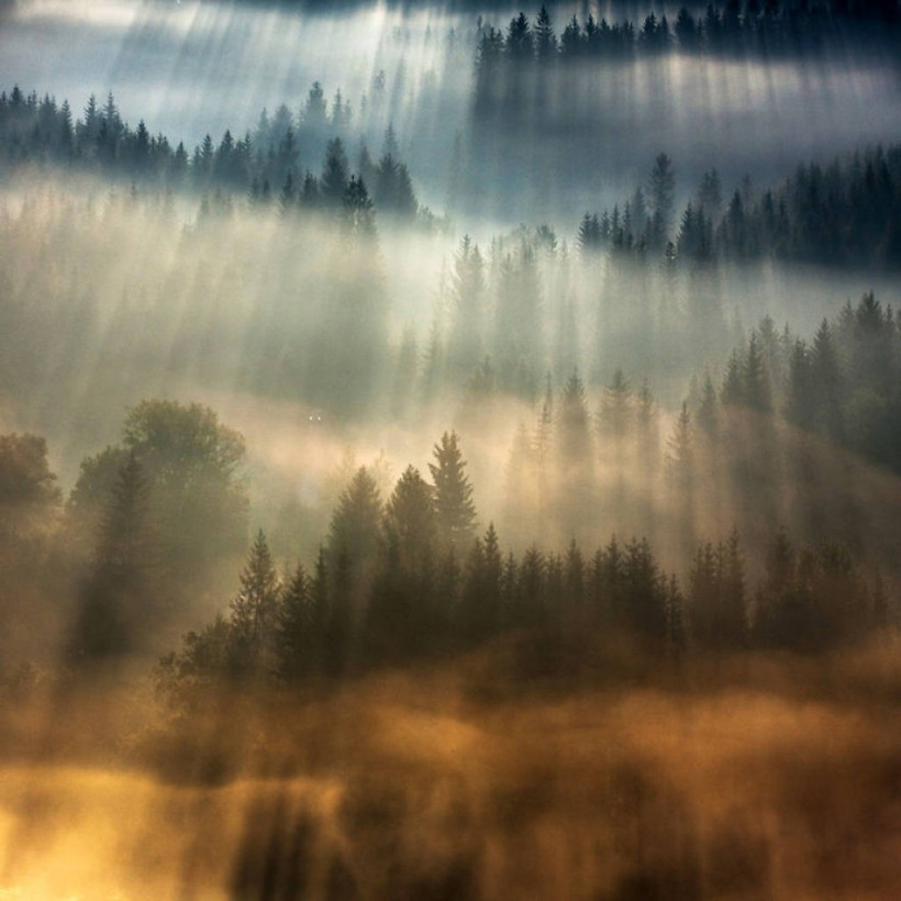 Όταν οι ηλιαχτίδες «επιβάλλονται» στο τοπίο (photos)