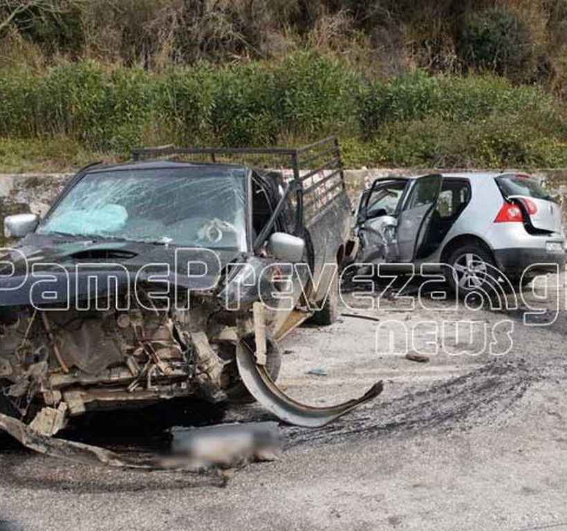Καραμπόλα τριών οχημάτων στην εθνική οδό Πρέβεζας - Ηγουμενίτσας(photos)