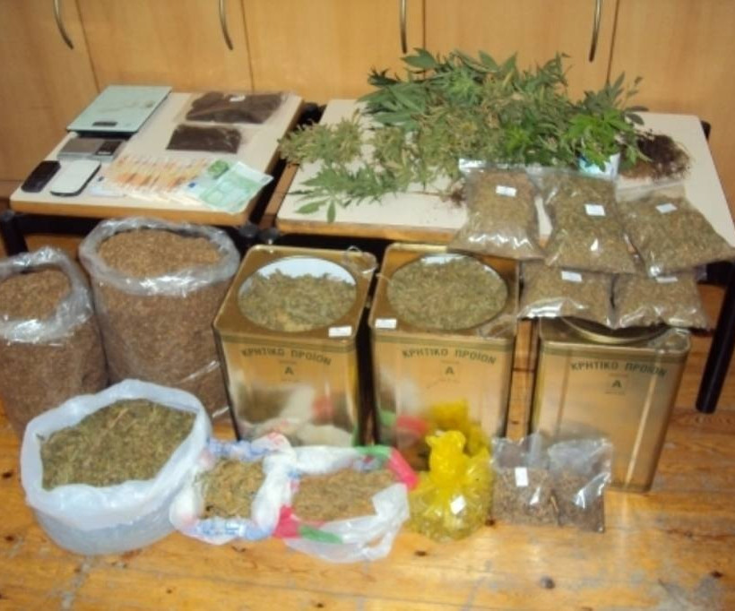 Ρέθυμνο: Αντί για λάδι οι τενεκέδες έκρυβαν χασίς (Photos)