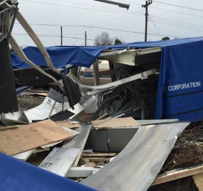 ΗΠΑ: Τρένο εκτροχιάστηκε μετά από σύγκρουση με νταλίκα (video+photos)