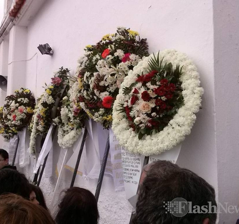 Το τελευταίο «αντίο» στον Βαγγέλη Γιακουμάκη