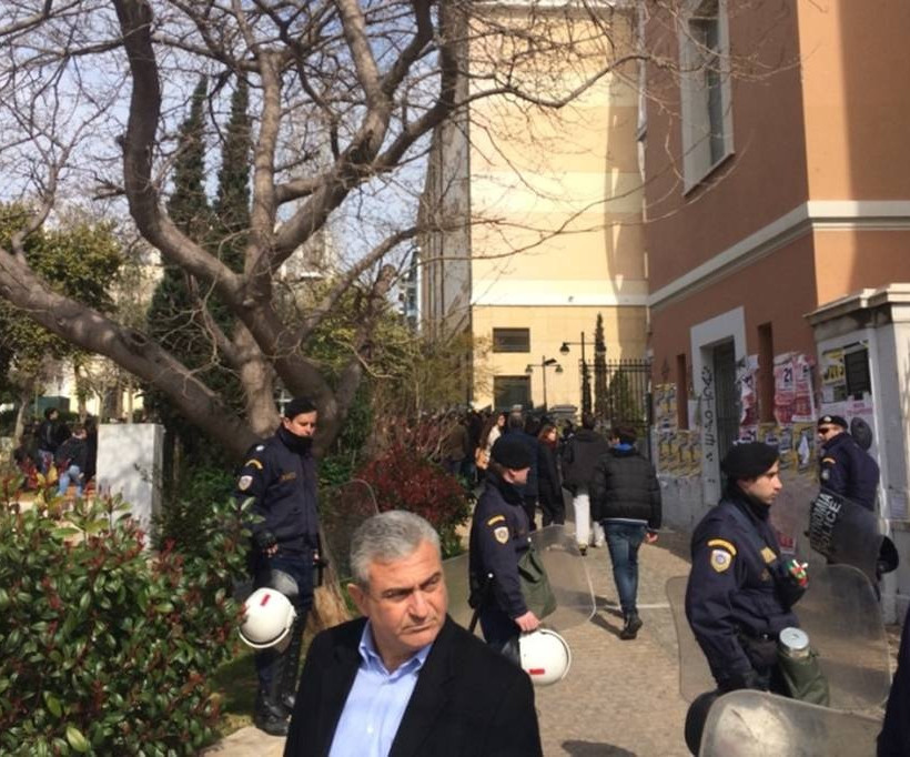 Αποχώρησαν από τη Νομική οι καταληψίες (Photos)