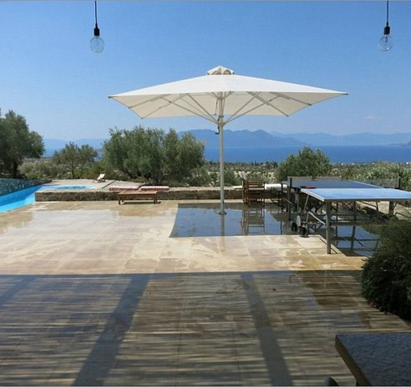 Daily Mail: Ο «σοσιαλιστής της σαμπάνιας» Γιάνης Βαρουφάκης  