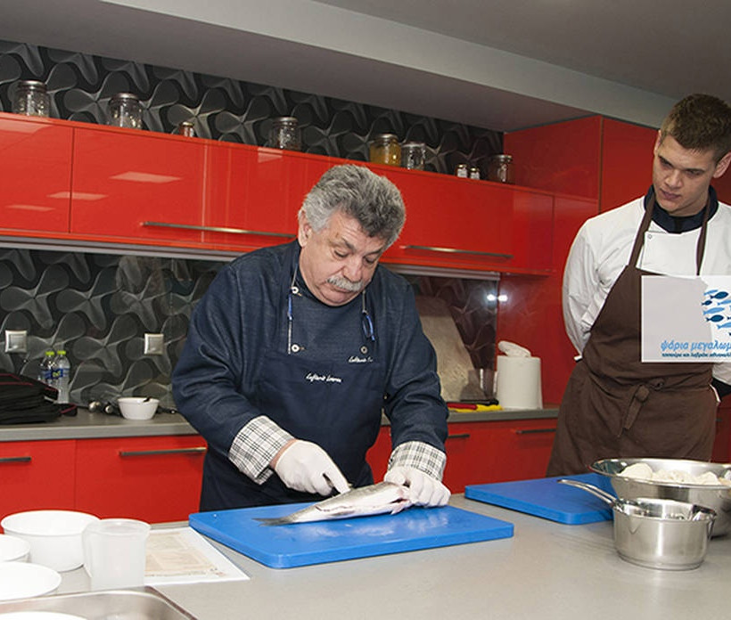 Ο Λευτέρης Λαζάρου μαγειρεύει στο ΙΕΚ ΑΚΜΗ... . ψάρια μεγαλωμένα με φροντίδα (Photos)