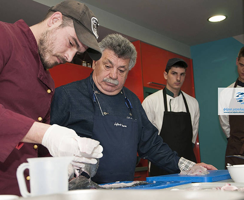 Ο Λευτέρης Λαζάρου μαγειρεύει στο ΙΕΚ ΑΚΜΗ... . ψάρια μεγαλωμένα με φροντίδα (Photos)