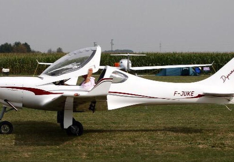 Μηχανοκίνητο αεροσκάφος συνετρίβη στον Ισημερινό-νεκρός ο πιλότος (photos)