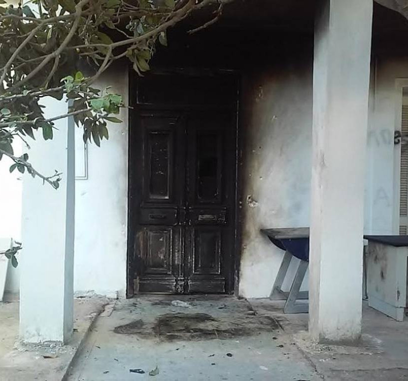 Εμπρησμός στα γραφεία του ΣΥΡΙΖΑ στα Χανιά (Photos)