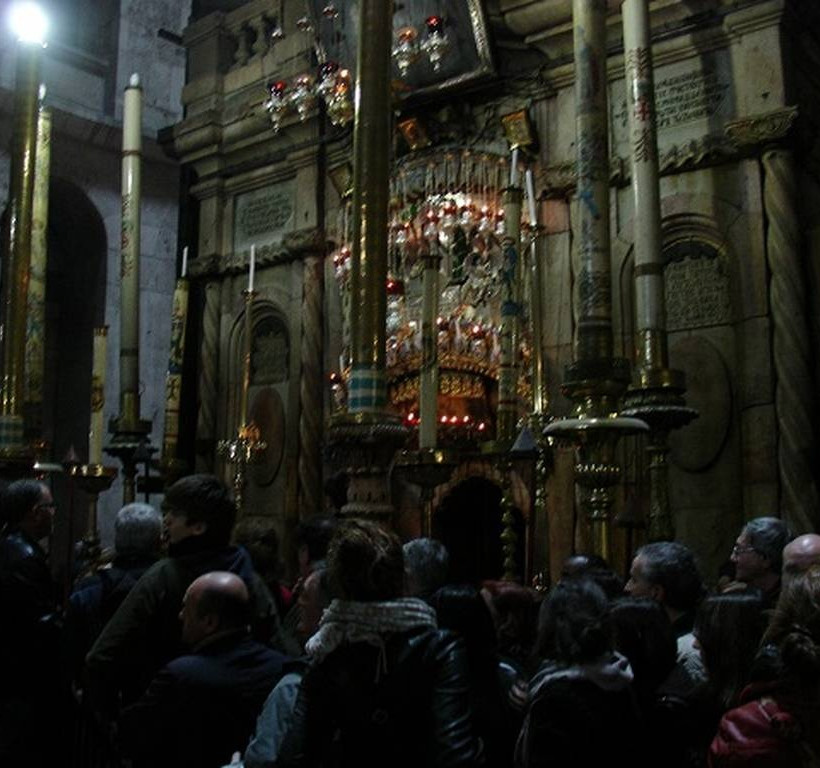 Έξω από το κουβούκλιο του Πανάγιου Τάφου 