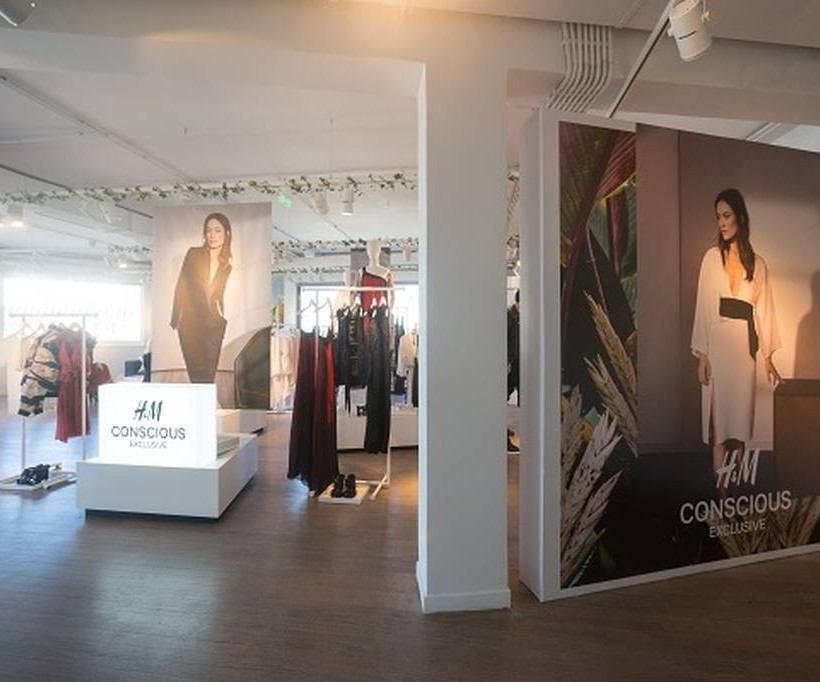 H&M - Conscious: Κάνει τη μόδα αειφόρο και την αειφορία μόδα.