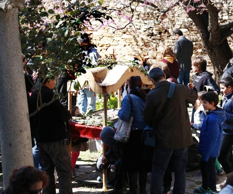 Με κατάνυξη η περιφορά των επιταφίων