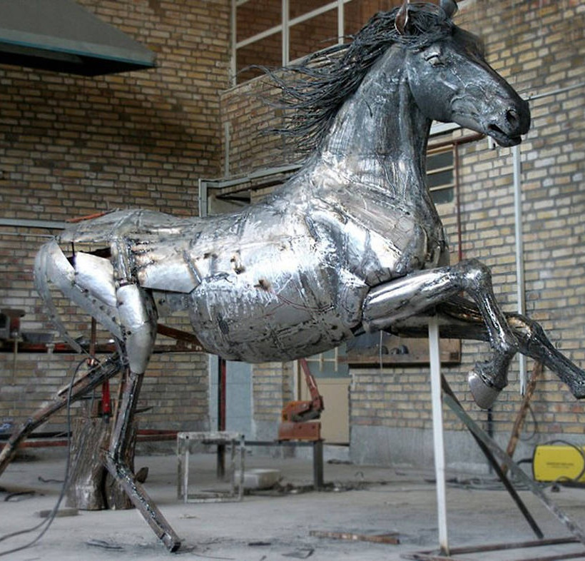 Εντυπωσιακά αγάλματα από μέταλλο! (Photos)