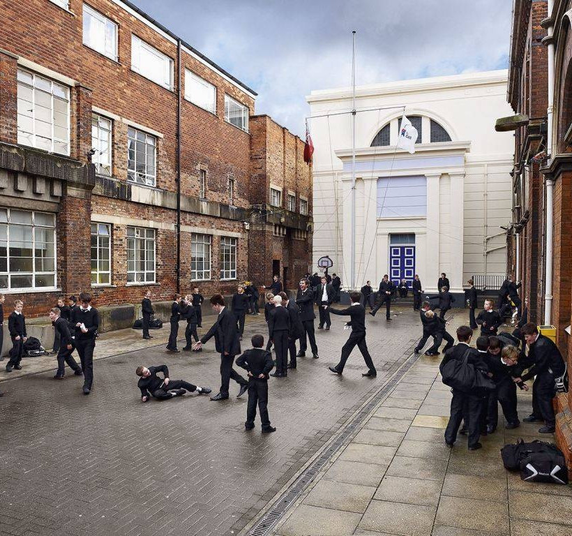 Δεν είναι όλες οι σχολικές αυλές ίδιες (photos)