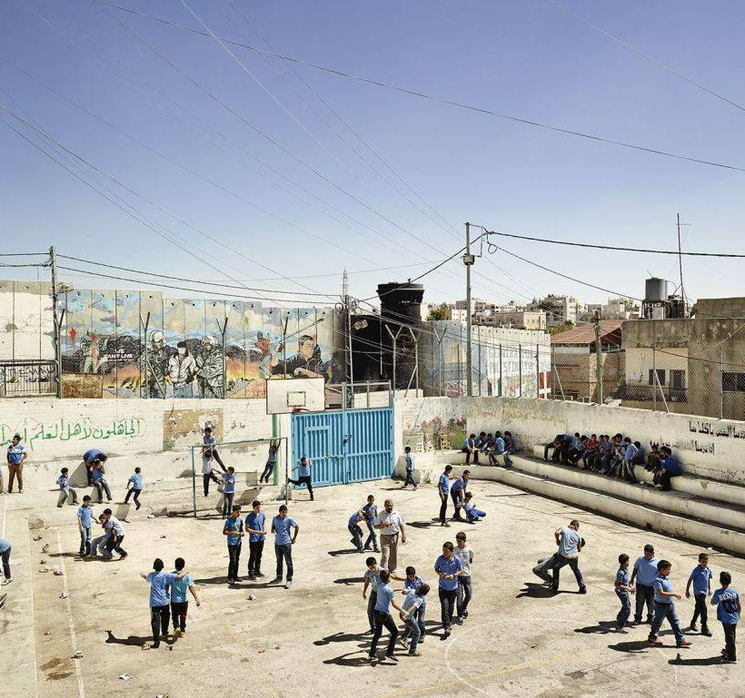 Δεν είναι όλες οι σχολικές αυλές ίδιες (photos)