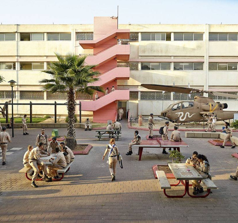 Δεν είναι όλες οι σχολικές αυλές ίδιες (photos)