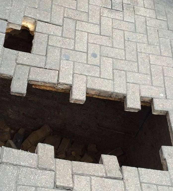 Τρύπα «κατάπιε» μια γυναίκα έξω από καφέ στο Λονδίνο (photos)