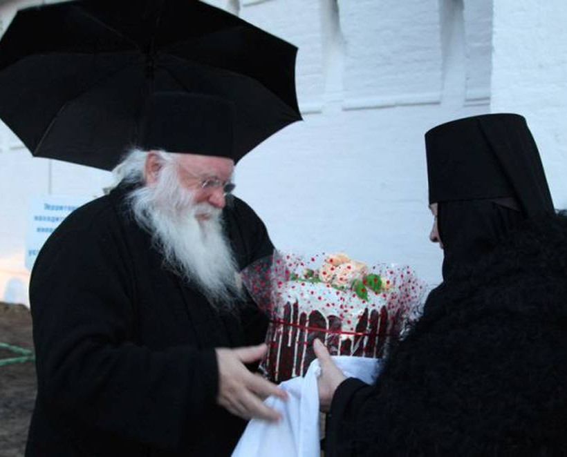 Η δεξιά χείρα του Αγ. Γεωργίου στην Ιερά Μονή Τόλγκα-Γιάροσλαβ (pics)