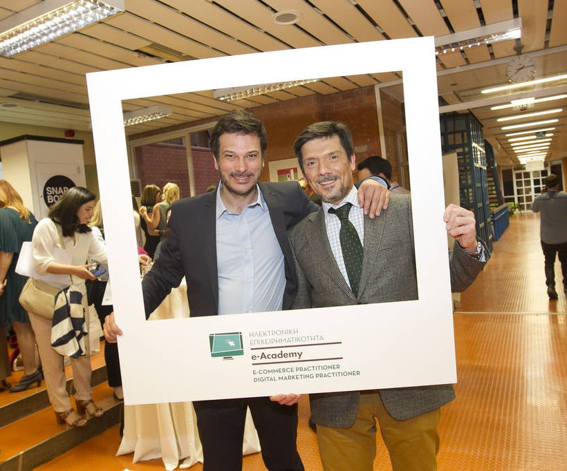  από αριστερά, οι κ.κ.: Σωτήρης Συρμακέζης, Γενικός Διευθυντής Λιανικής Τραπεζικής Ομίλου Τράπεζας Πειραιώς, Γιάννης Ρόκκας, Διευθυντής Marketing & Επικοινωνίας Ομίλου Τράπεζας Πειραιώς, Γιώργος Κατσουράνης, Γενικός Διευθυντής της Εξέλιξης, Φώτης Αντωνόπο