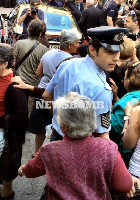 Κοσμοσυρροή στον Άγιο Σάββα για τo ιερό λείψανο της Αγίας Βαρβάρας (photos)