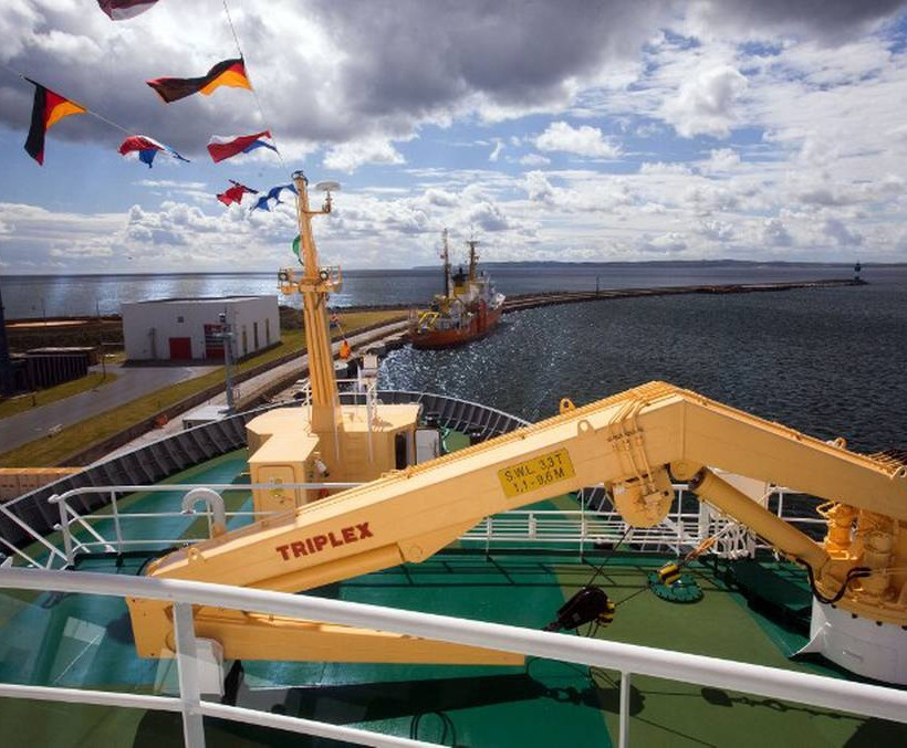 Είναι η Μέρκελ και καταβρόχθισε μια… ρέγγα να! (photos) 