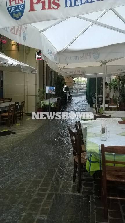 Διακοπή κυκλοφορίας στην Πειραιώς λόγω ισχυρής βροχόπτωσης