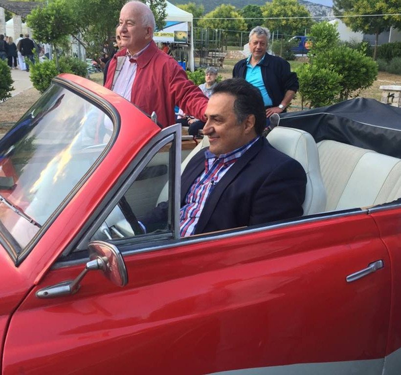 Βόλτα με κλασσικά αυτοκίνητα – αντίκες στις Αχαρνές και τους Θρακομακεδόνες