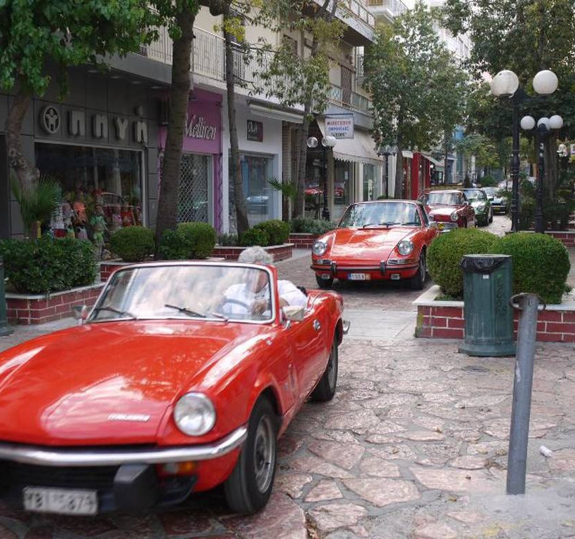 Βόλτα με κλασσικά αυτοκίνητα – αντίκες στις Αχαρνές και τους Θρακομακεδόνες