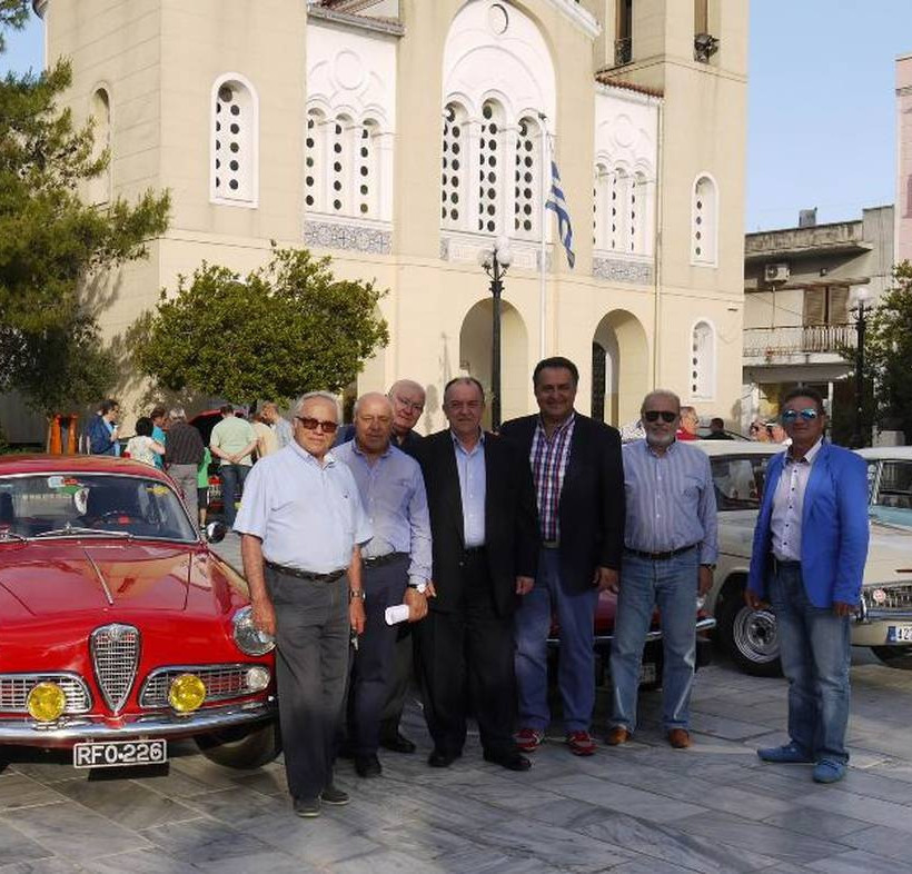 Βόλτα με κλασσικά αυτοκίνητα – αντίκες στις Αχαρνές και τους Θρακομακεδόνες