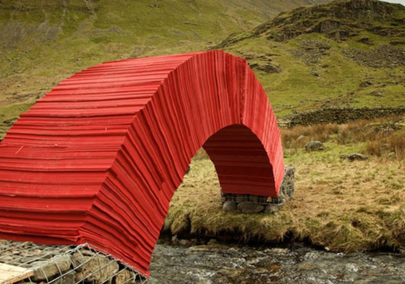 Εσείς μπορείτε να καταλάβετε από τι είναι φτιαγμένη η γέφυρα; (photos)